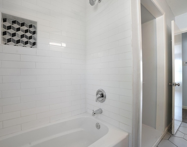 11702 Oak Trl - Photo Thumbnail 14