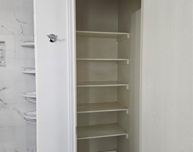 13400 Coomes Dr - Photo Thumbnail 28
