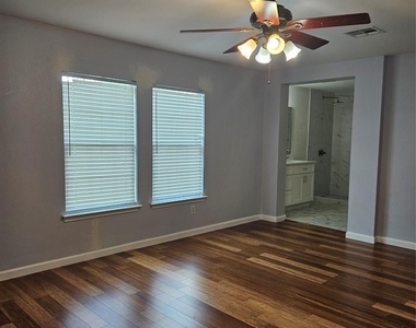13400 Coomes Dr - Photo Thumbnail 25