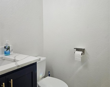 13400 Coomes Dr - Photo Thumbnail 2