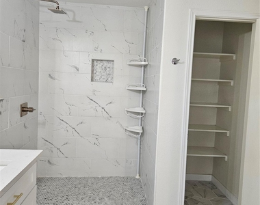13400 Coomes Dr - Photo Thumbnail 29