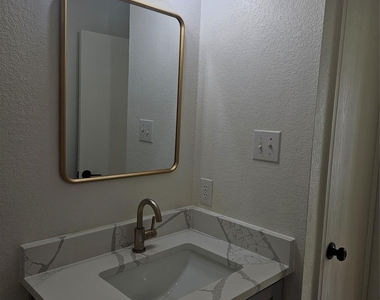 13400 Coomes Dr - Photo Thumbnail 23
