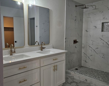 13400 Coomes Dr - Photo Thumbnail 26