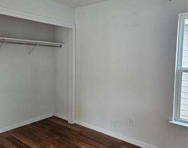 13400 Coomes Dr - Photo Thumbnail 15