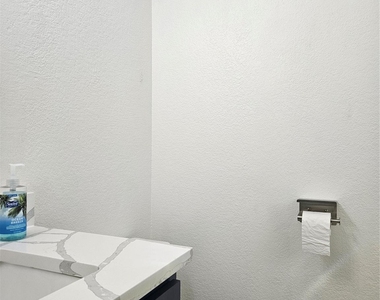 13400 Coomes Dr - Photo Thumbnail 1
