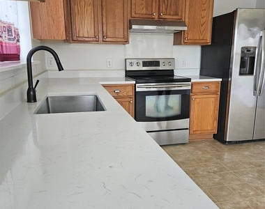 13400 Coomes Dr - Photo Thumbnail 9