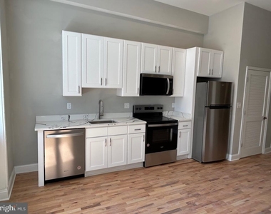 100 W Lexington Street - Photo Thumbnail 3