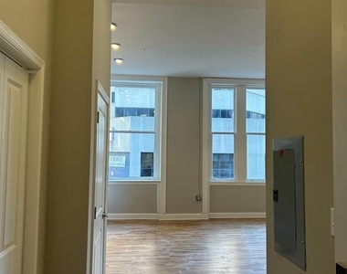 100 W Lexington Street - Photo Thumbnail 5