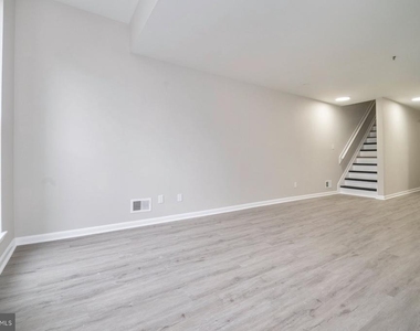 610 N Arlington Avenue - Photo Thumbnail 3