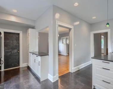 2210 Lake Avenue - Photo Thumbnail 10
