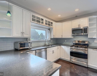 2210 Lake Avenue - Photo Thumbnail 9