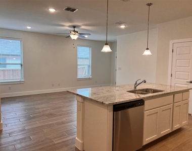 444 Parkline Dr - Photo Thumbnail 10