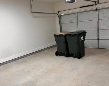 444 Parkline Dr - Photo Thumbnail 5