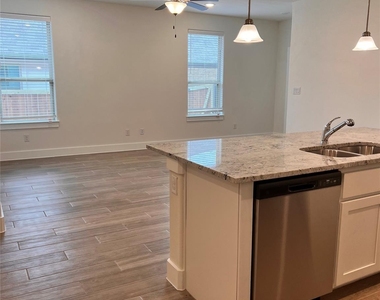 444 Parkline Dr - Photo Thumbnail 9