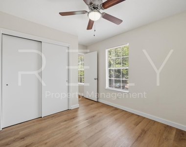 2908 Whisper Oaks Ln - Photo Thumbnail 19