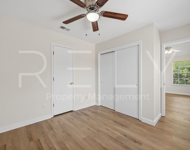 2908 Whisper Oaks Ln - Photo Thumbnail 18