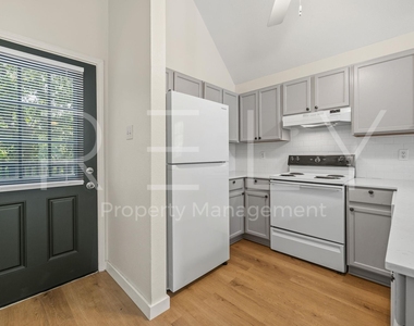 2908 Whisper Oaks Ln - Photo Thumbnail 5