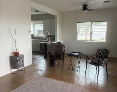 405 East College St - Photo Thumbnail 25
