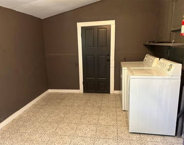 405 East College St - Photo Thumbnail 19