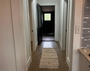 405 East College St - Photo Thumbnail 17