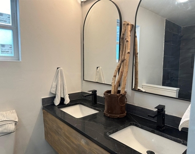 405 East College St - Photo Thumbnail 10