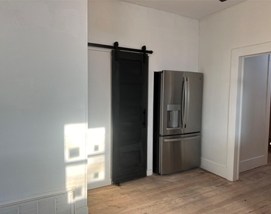 405 East College St - Photo Thumbnail 2