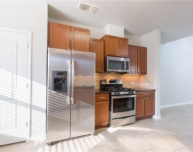 1620 Bryant Dr - Photo Thumbnail 1