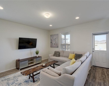218 Cascata Way - Photo Thumbnail 2