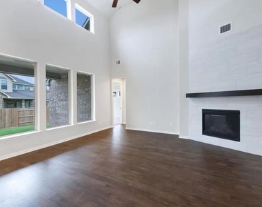 3457 Francisco Way - Photo Thumbnail 5