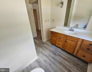 218 218 E North Street - Photo Thumbnail 36