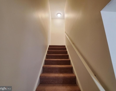 218 218 E North Street - Photo Thumbnail 9