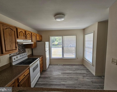 218 218 E North Street - Photo Thumbnail 29