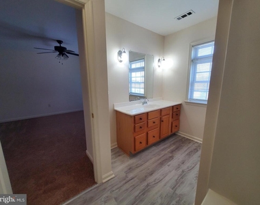 218 218 E North Street - Photo Thumbnail 23