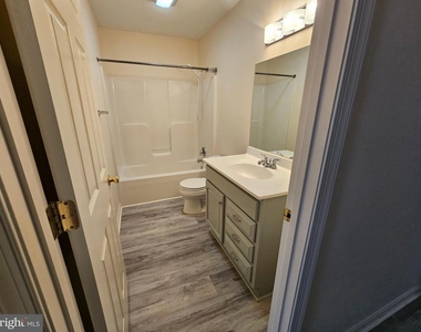 218 218 E North Street - Photo Thumbnail 35