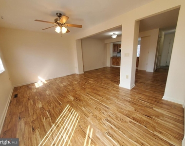 218 218 E North Street - Photo Thumbnail 8
