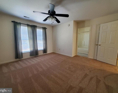 218 218 E North Street - Photo Thumbnail 21