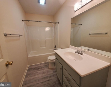 218 218 E North Street - Photo Thumbnail 10