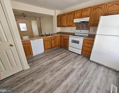 218 218 E North Street - Photo Thumbnail 28
