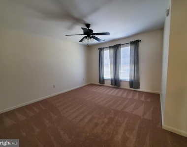 218 218 E North Street - Photo Thumbnail 19