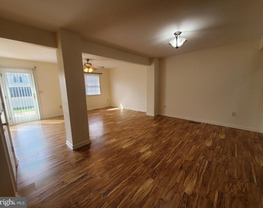 218 218 E North Street - Photo Thumbnail 1
