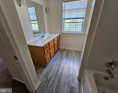 218 218 E North Street - Photo Thumbnail 37