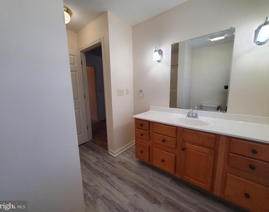 218 218 E North Street - Photo Thumbnail 25