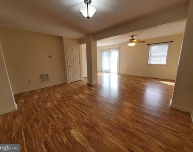 218 218 E North Street - Photo Thumbnail 7