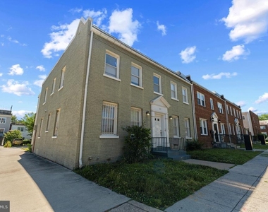 217 19th Street Ne - Photo Thumbnail 2