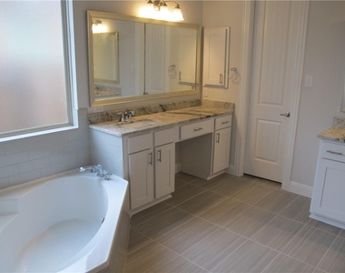 635 Spinnaker Loop - Photo Thumbnail 14