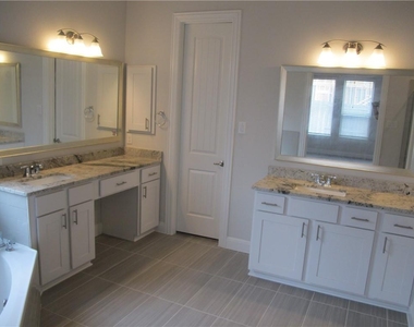 635 Spinnaker Loop - Photo Thumbnail 15