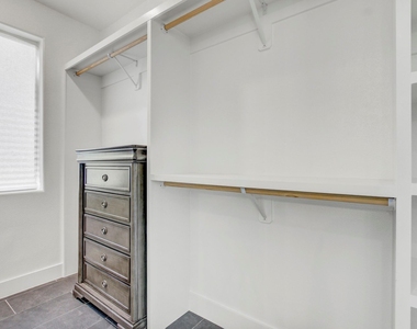 4703 Louis Ave - Photo Thumbnail 23