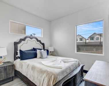 4703 Louis Ave - Photo Thumbnail 14