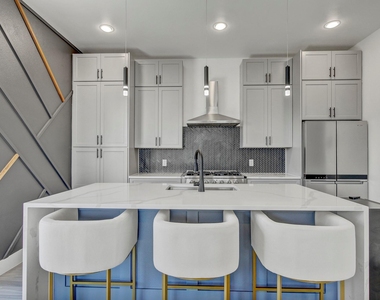 4703 Louis Ave - Photo Thumbnail 31
