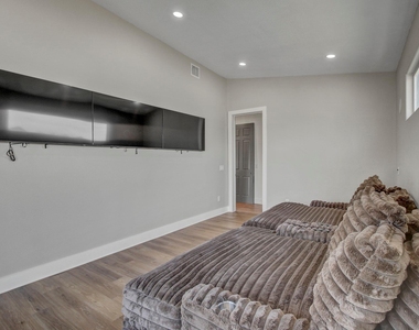4703 Louis Ave - Photo Thumbnail 28